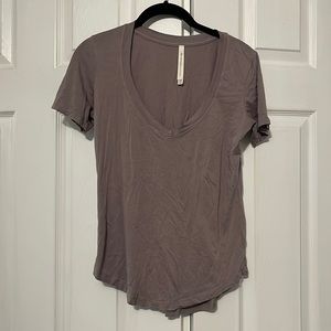 Babaton Foundation V-Neck T-Shirt